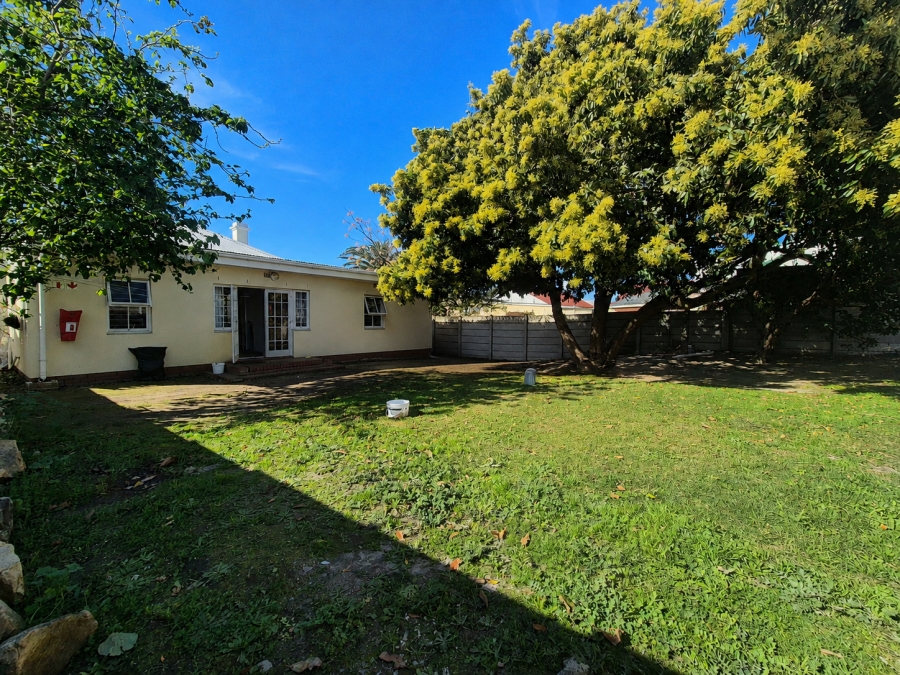 5 Bedroom Property for Sale in Wynberg Western Cape